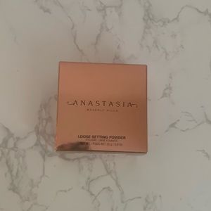 Anastasia Beverly Hills Loose Setting Powder in Golden Orange